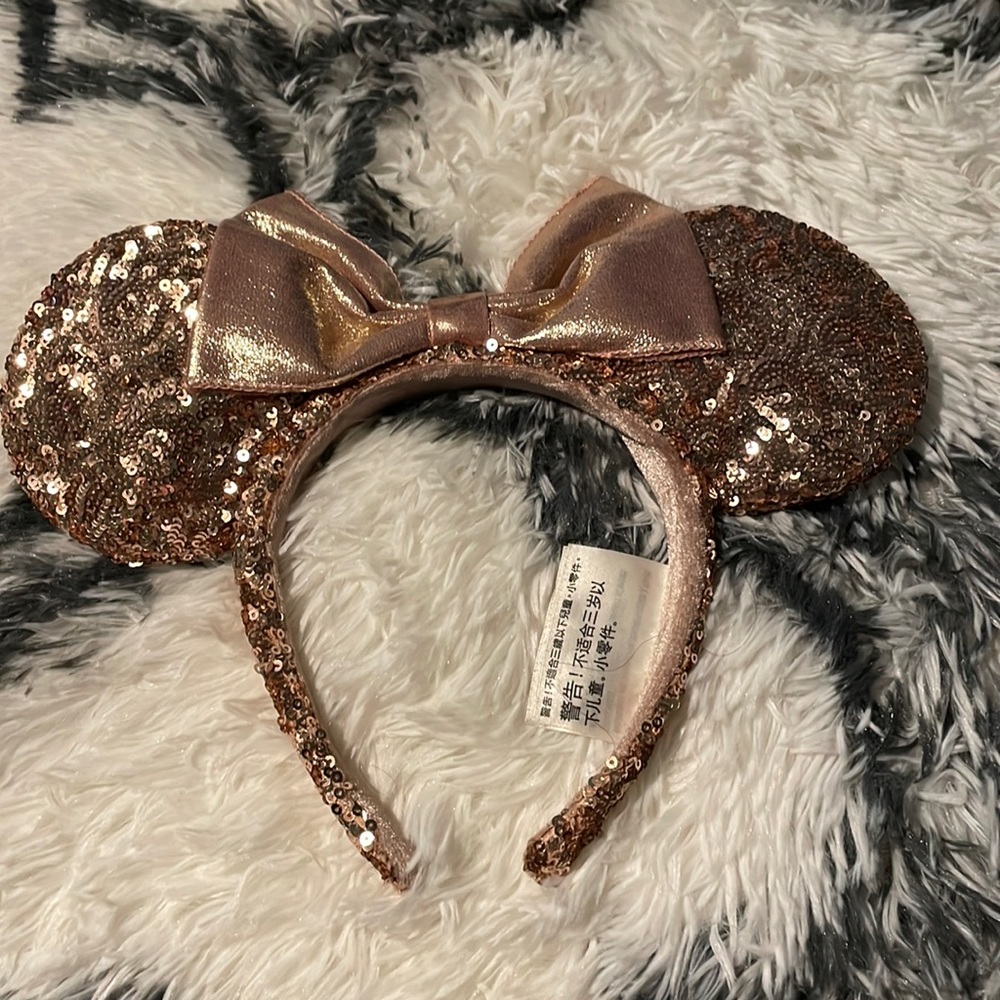 Sequin Rose Good Ears
